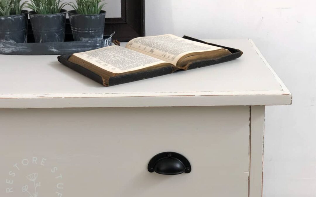 New Colours, Antique Drawers & a Farmhouse Table