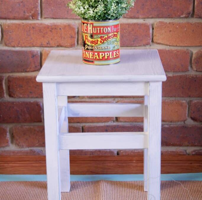 Miss Mustard Seed’s Milk Paint Two-Toned Effect Using Hemp Oil