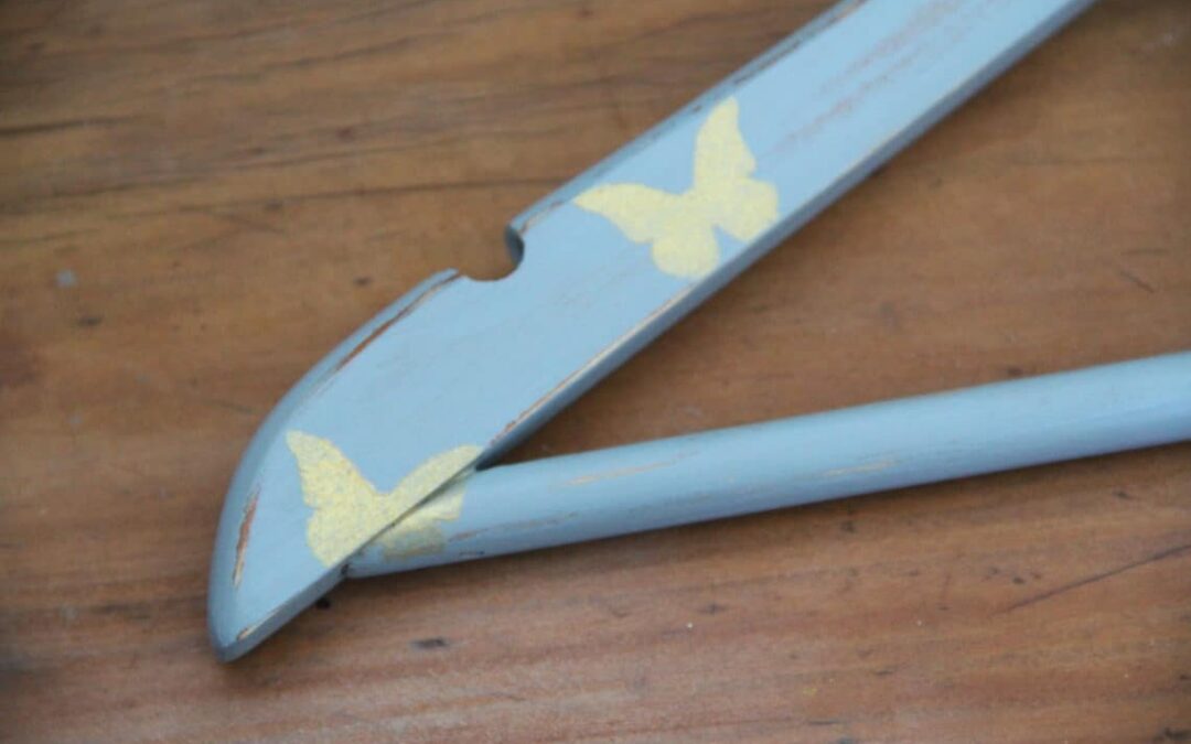 Easy Wooden Hanger Gift Idea with Fusion Mineral Paint