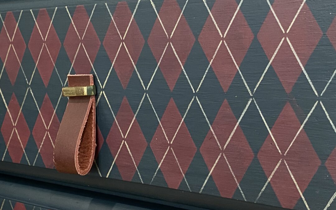 Fusion Colour Chestler and an Argyle Stencil for an Easy Bedside Flip